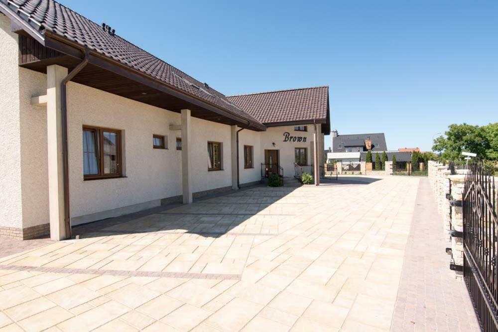 Apartamenty Przy Basenie Blisko Morza Brown Puck Exteriör bild